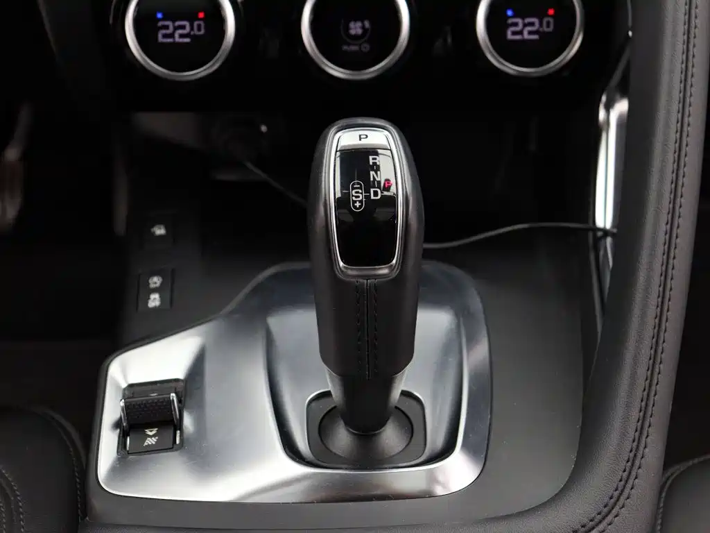 Jaguar E-PACE — миниатюра 17