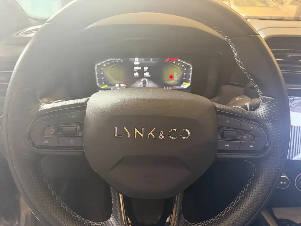 Lynk & Co 03 — миниатюра 7