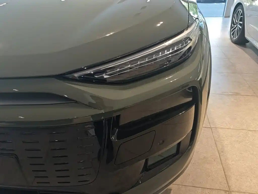 Audi Q6L e-tron — миниатюра 24