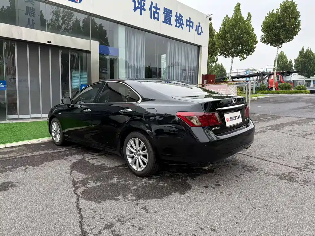 Lexus ES — миниатюра 8
