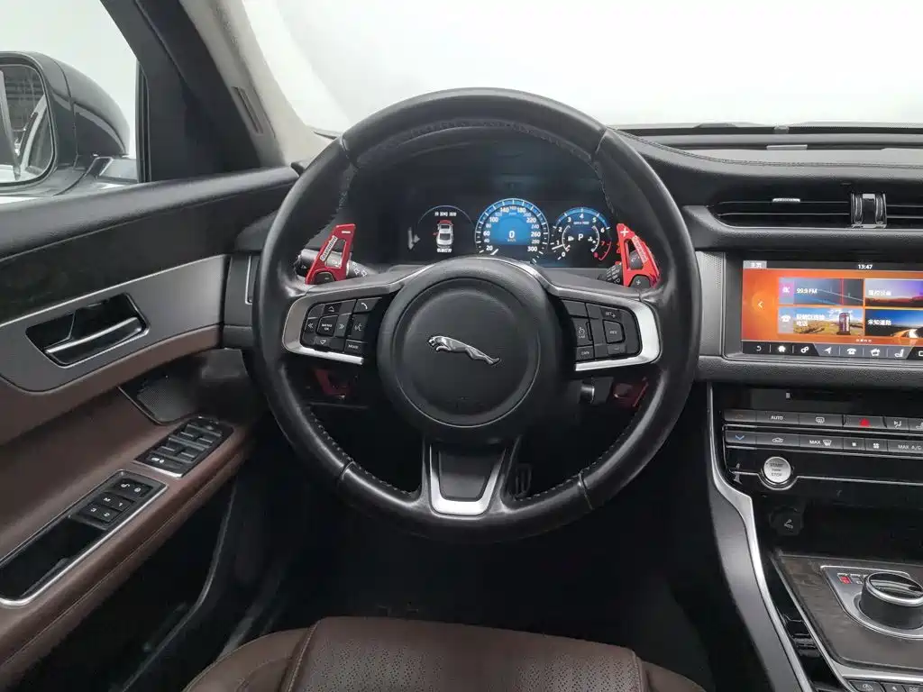 Jaguar XFL — миниатюра 11