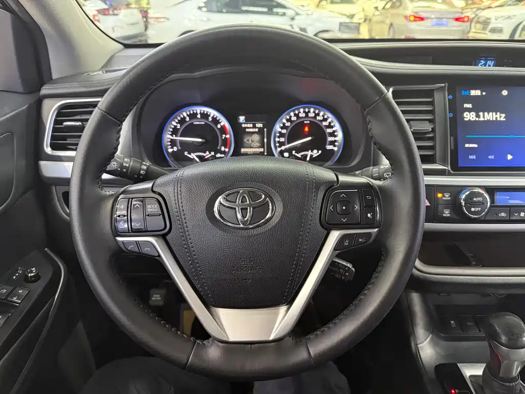 TOYOTA HIGHLANDER