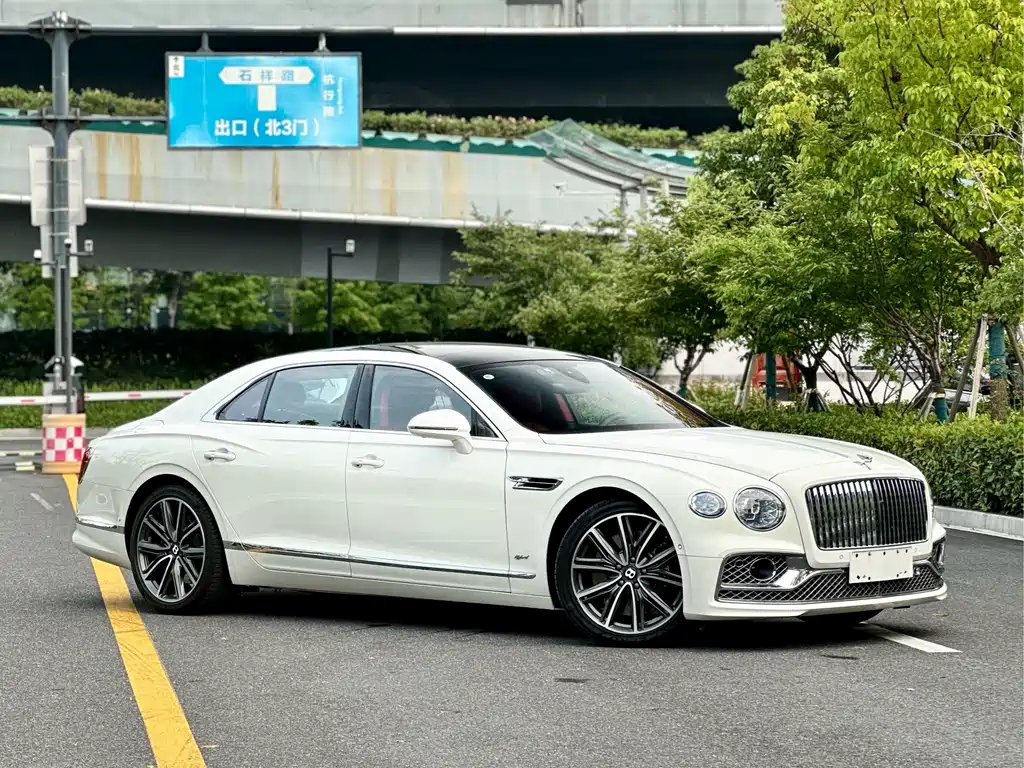 Bentley Flying Spur PHEV — миниатюра 4