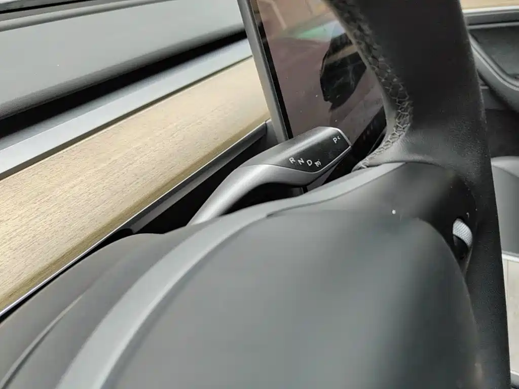 Tesla Model Y — миниатюра 14