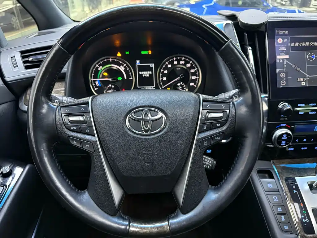Toyota Alphard — миниатюра 15