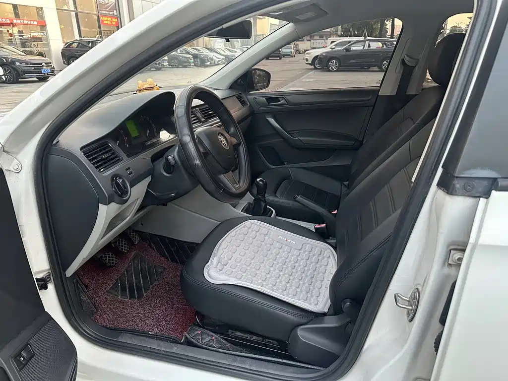 Skoda Rapid — миниатюра 9