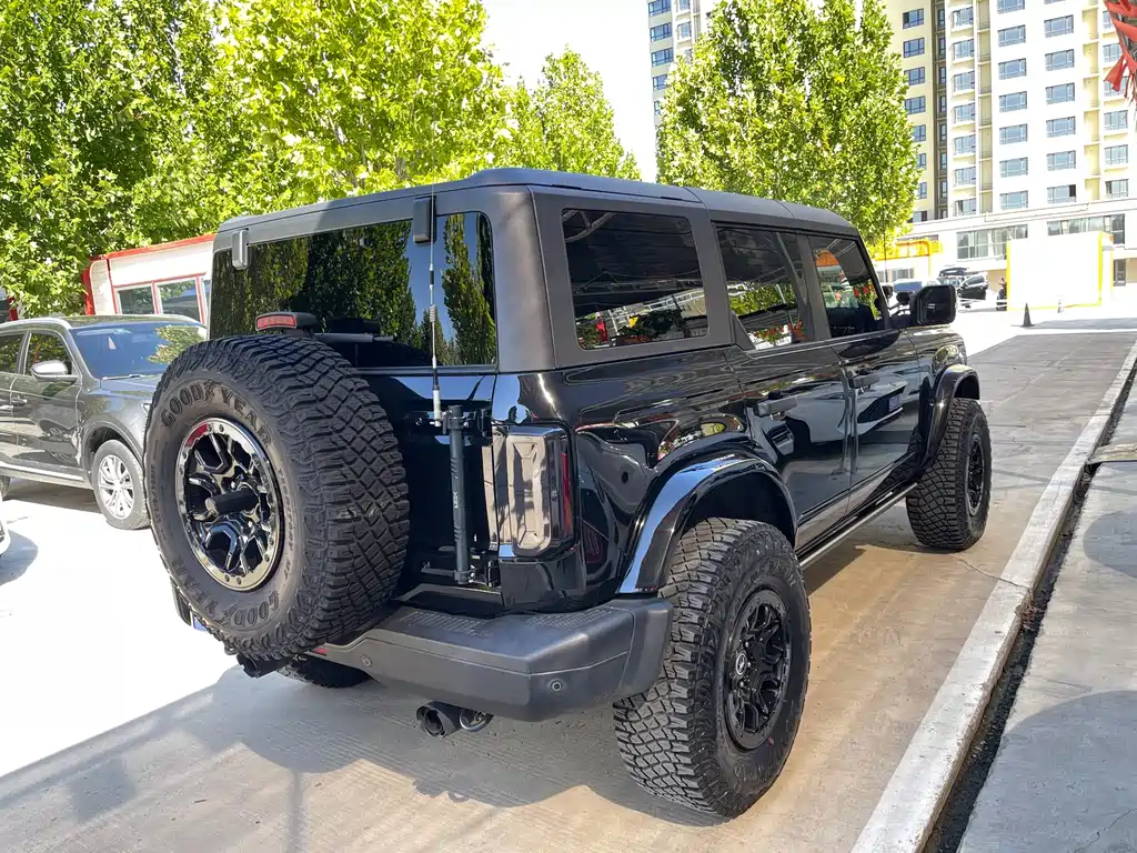 Ford Bronco — миниатюра 17