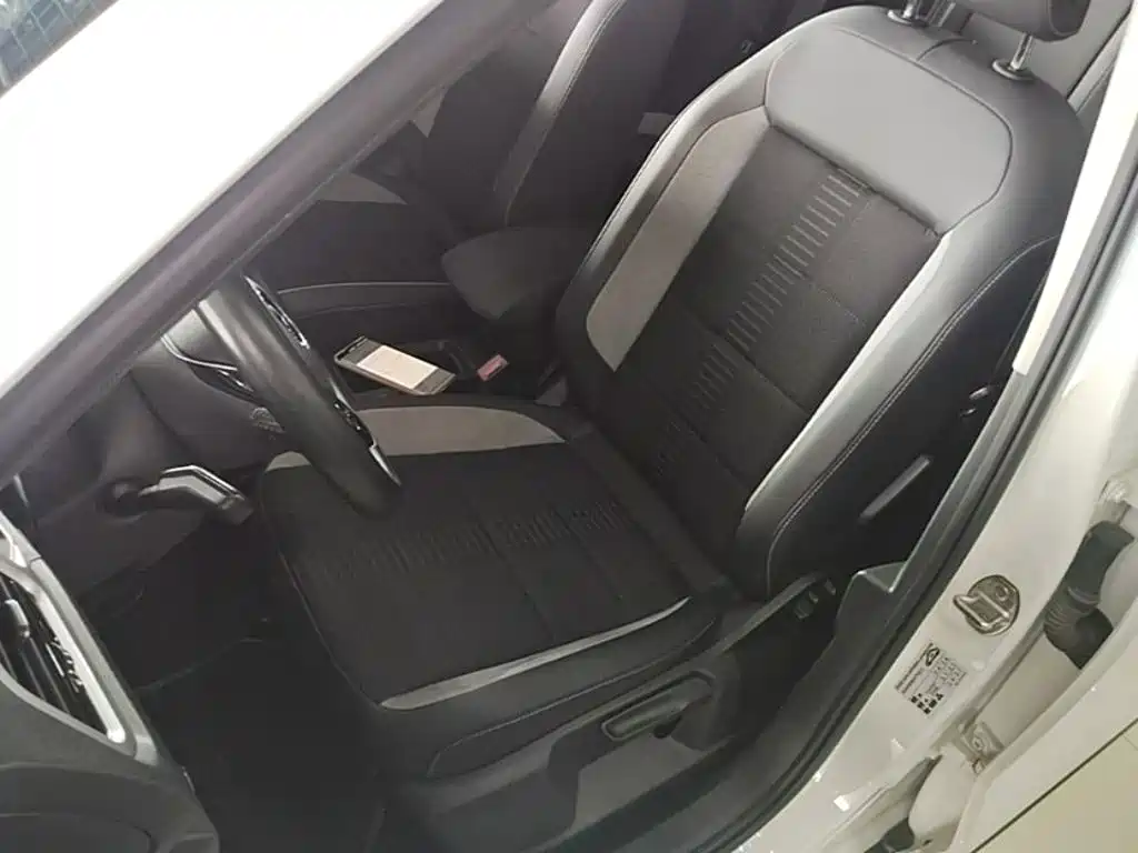 Volkswagen T-Roc — миниатюра 15