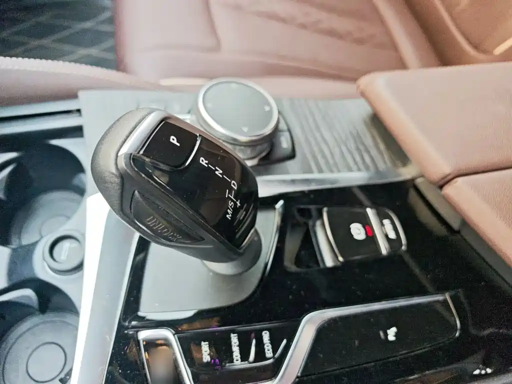 BMW 5 Series — миниатюра 7