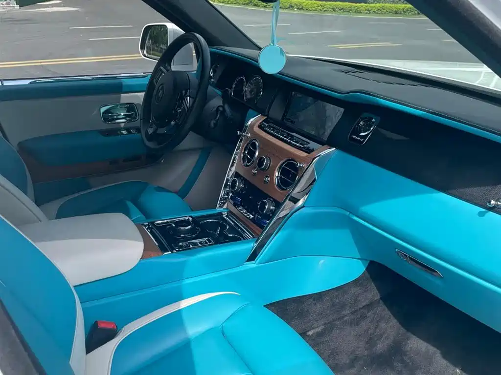 Rolls-Royce Cullinan 2018 мест