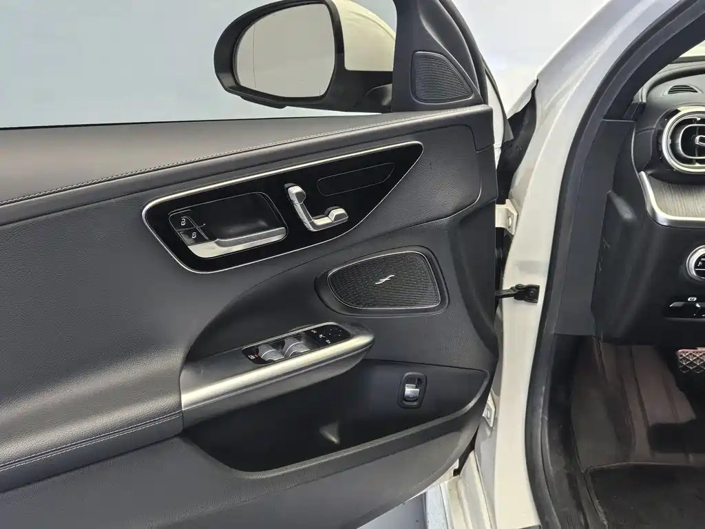 Mercedes-Benz C-Class — миниатюра 16
