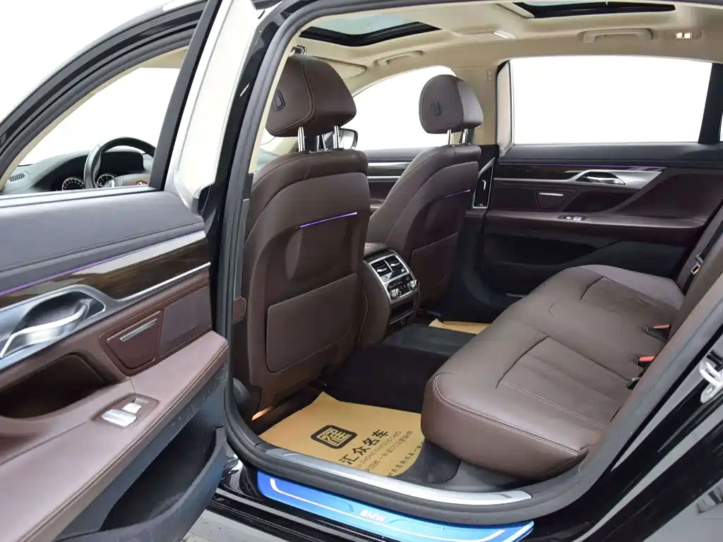 BMW 7 Series — миниатюра 7