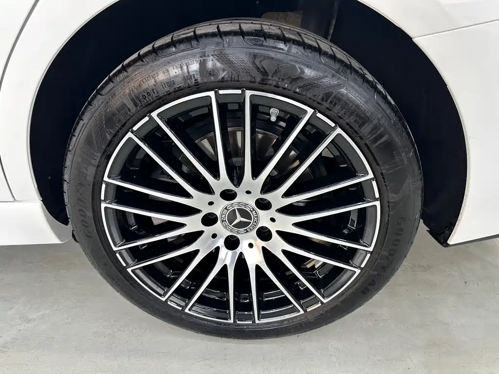 Mercedes-Benz C-Class — миниатюра 12