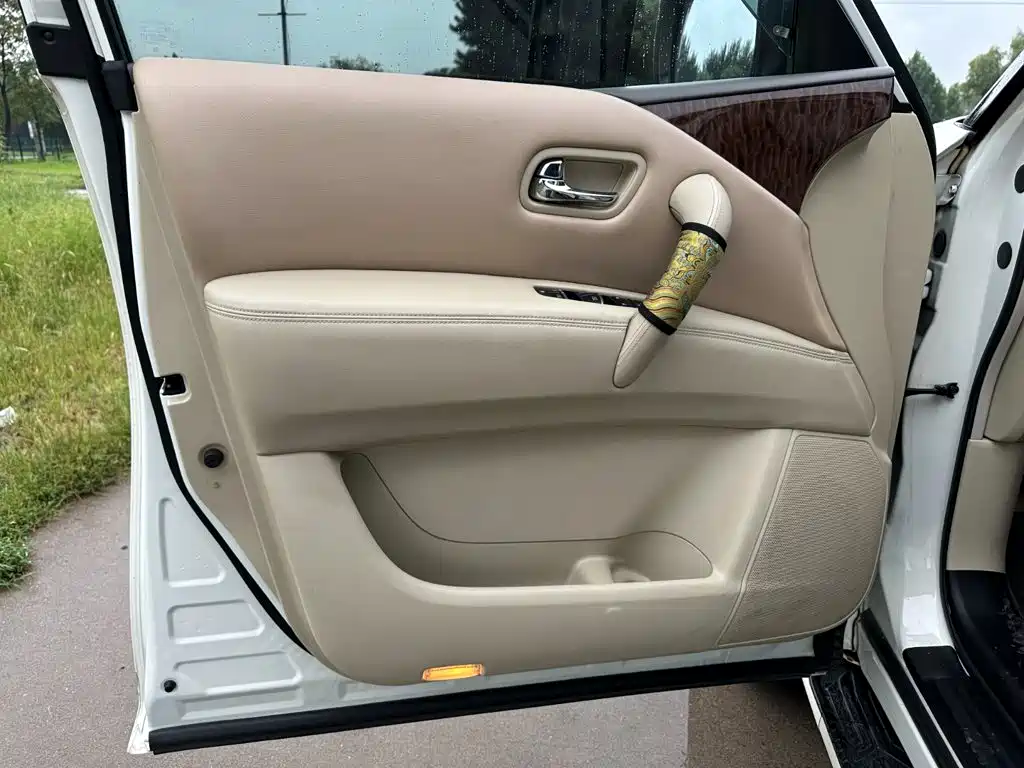 Nissan Patrol — миниатюра 12