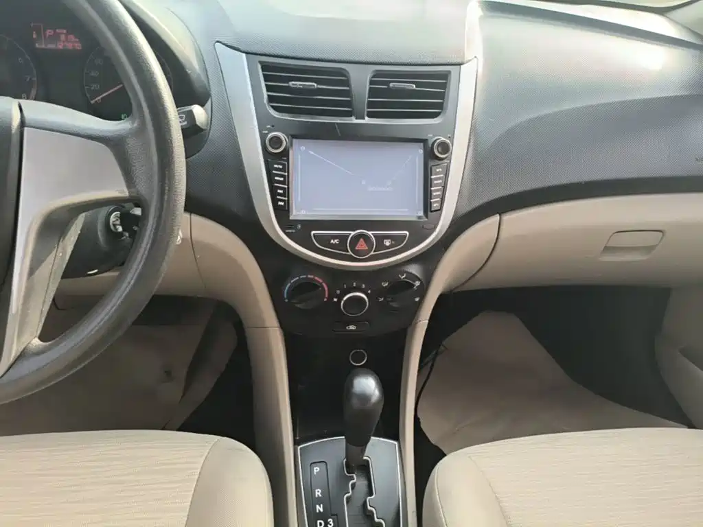 Hyundai Verna — миниатюра 13
