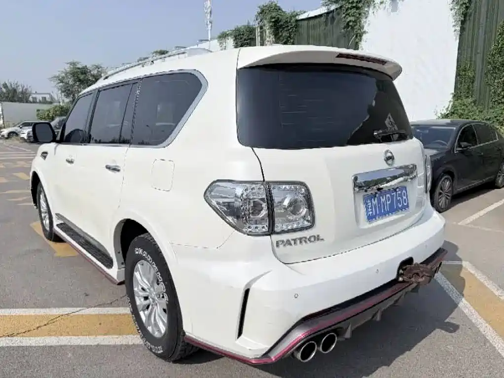 Nissan Patrol — миниатюра 5