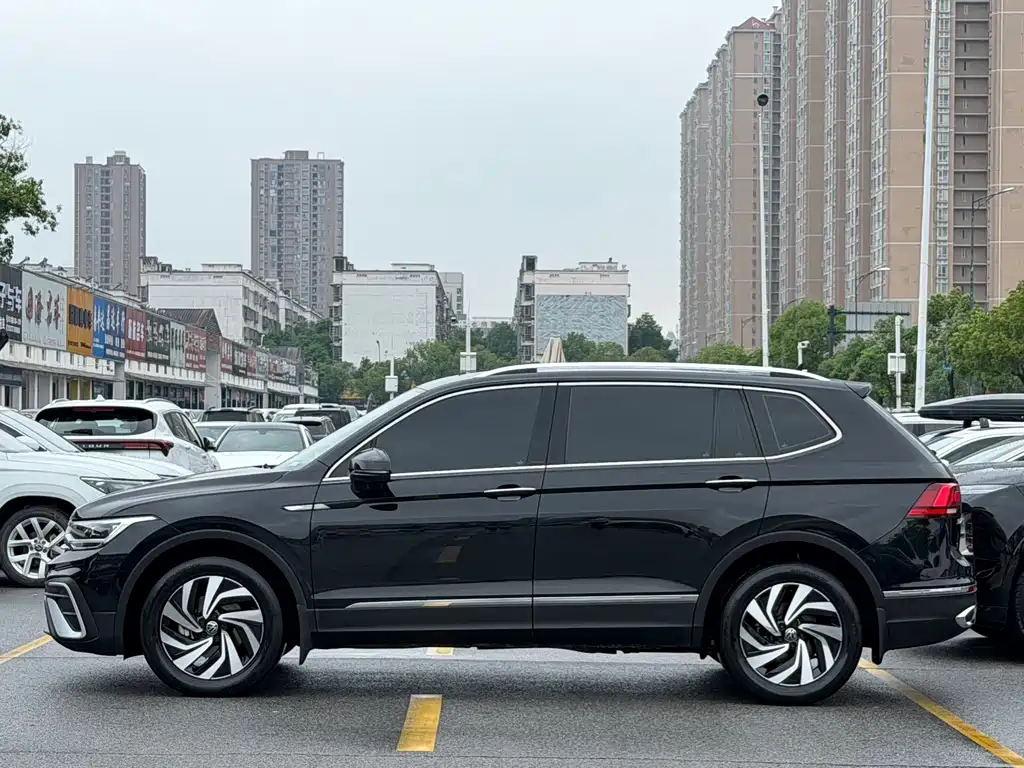Volkswagen Tiguan L — миниатюра 5