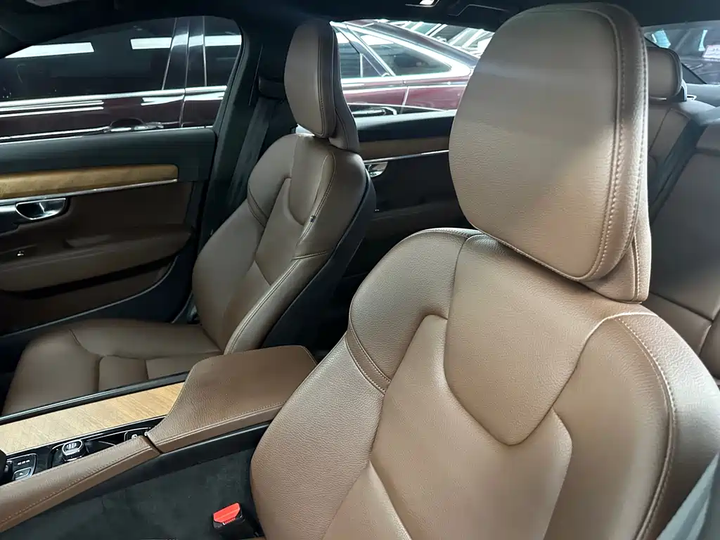 Volvo S90 — миниатюра 11