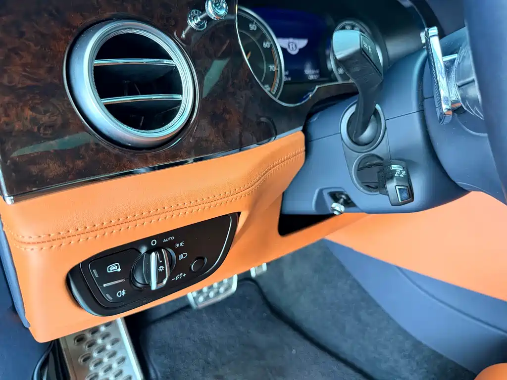 Bentley Bentayga — миниатюра 8