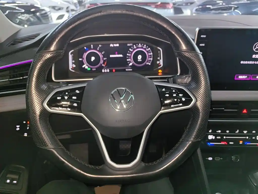 Volkswagen Tiguan L PHEV — миниатюра 11