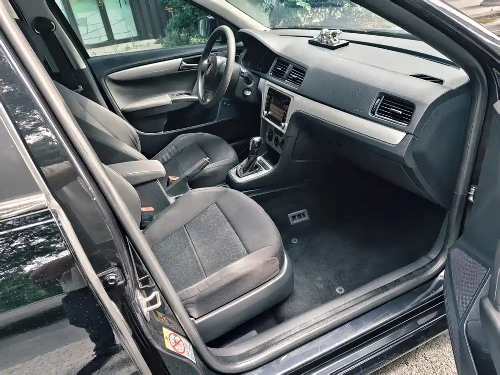 Volkswagen Lavida — миниатюра 6