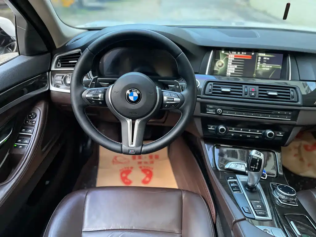 BMW 5 Series — миниатюра 10