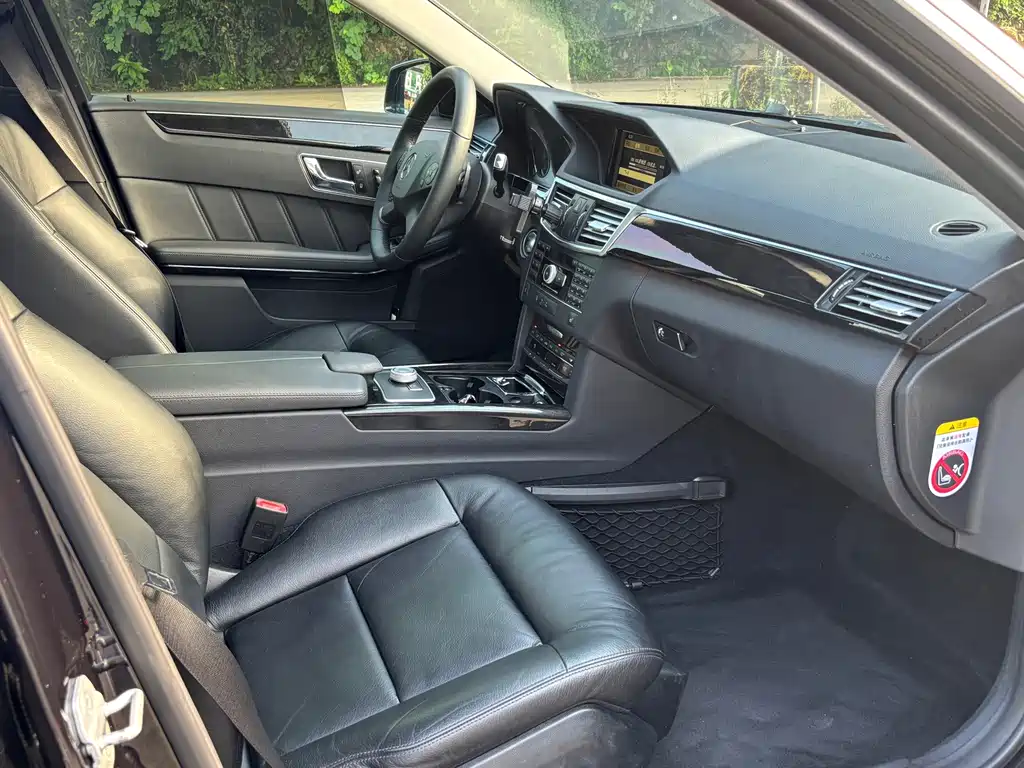 Mercedes-Benz E-Class — миниатюра 7
