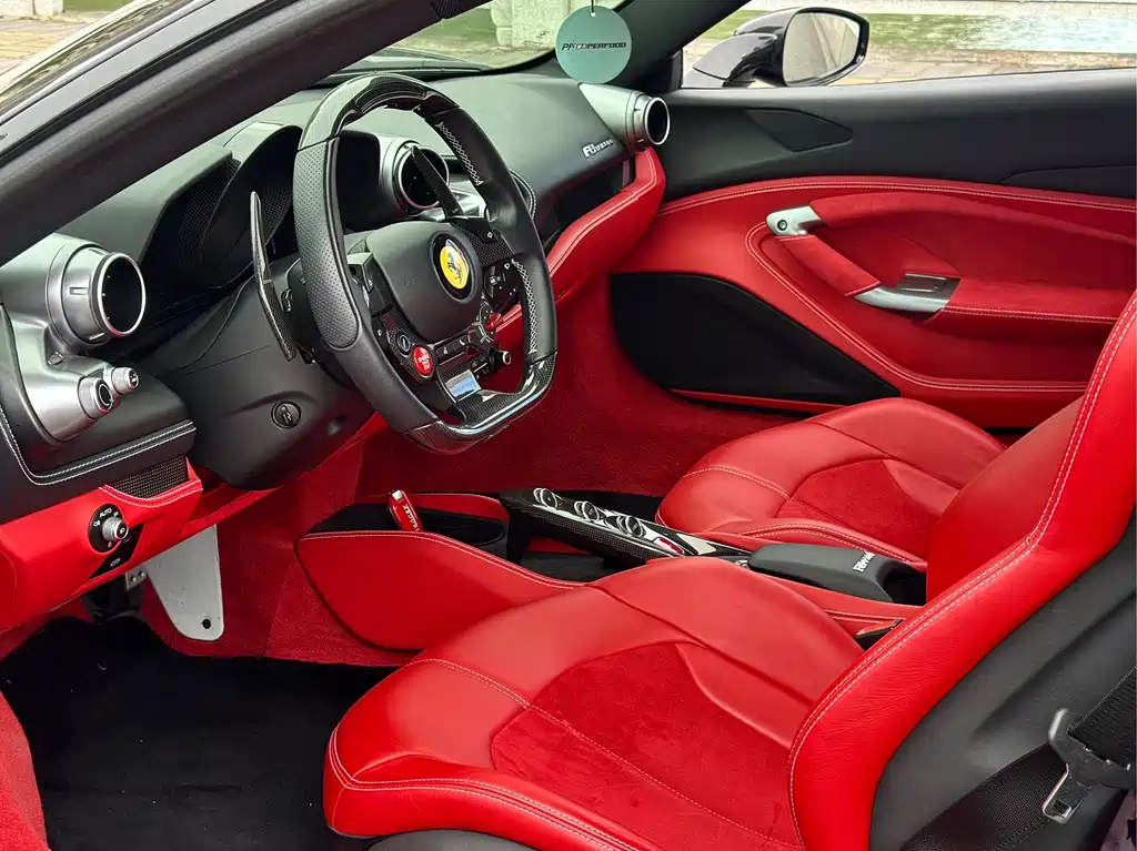 FERRARI  F8