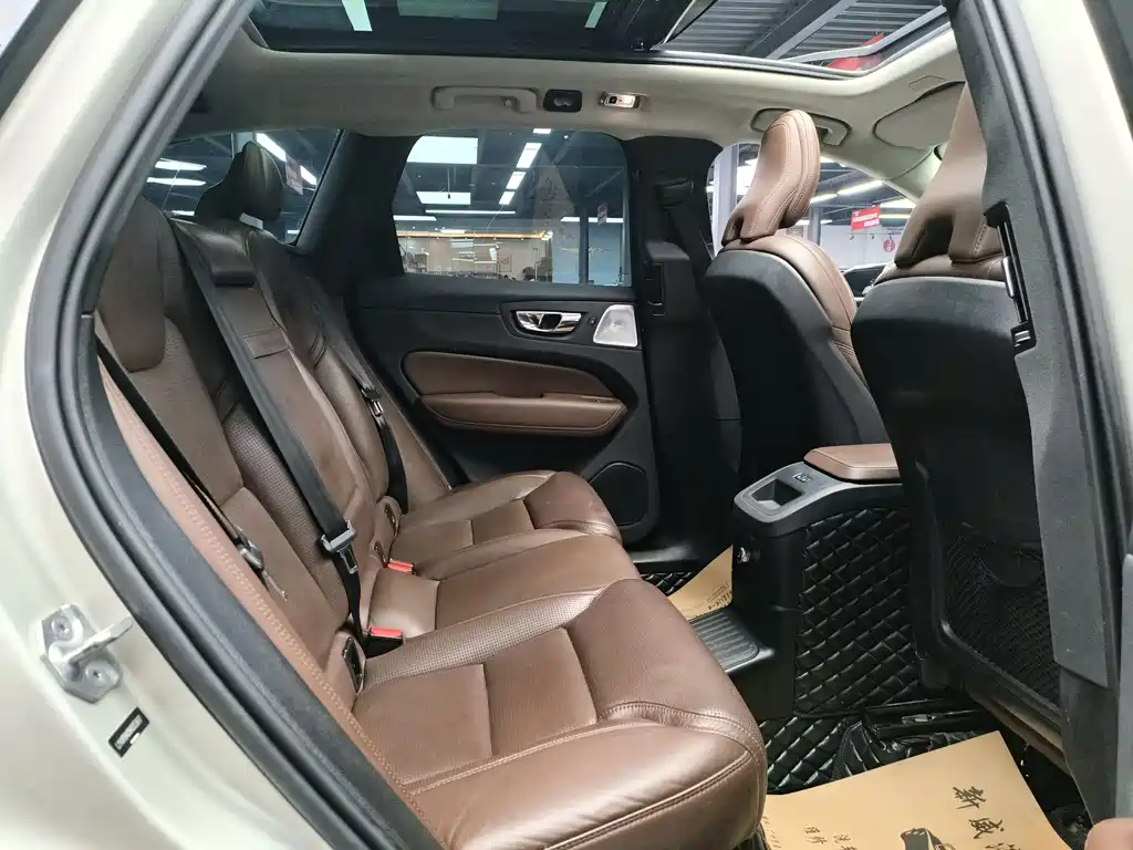 VOLVO XC60 PLUG IN HYBRID