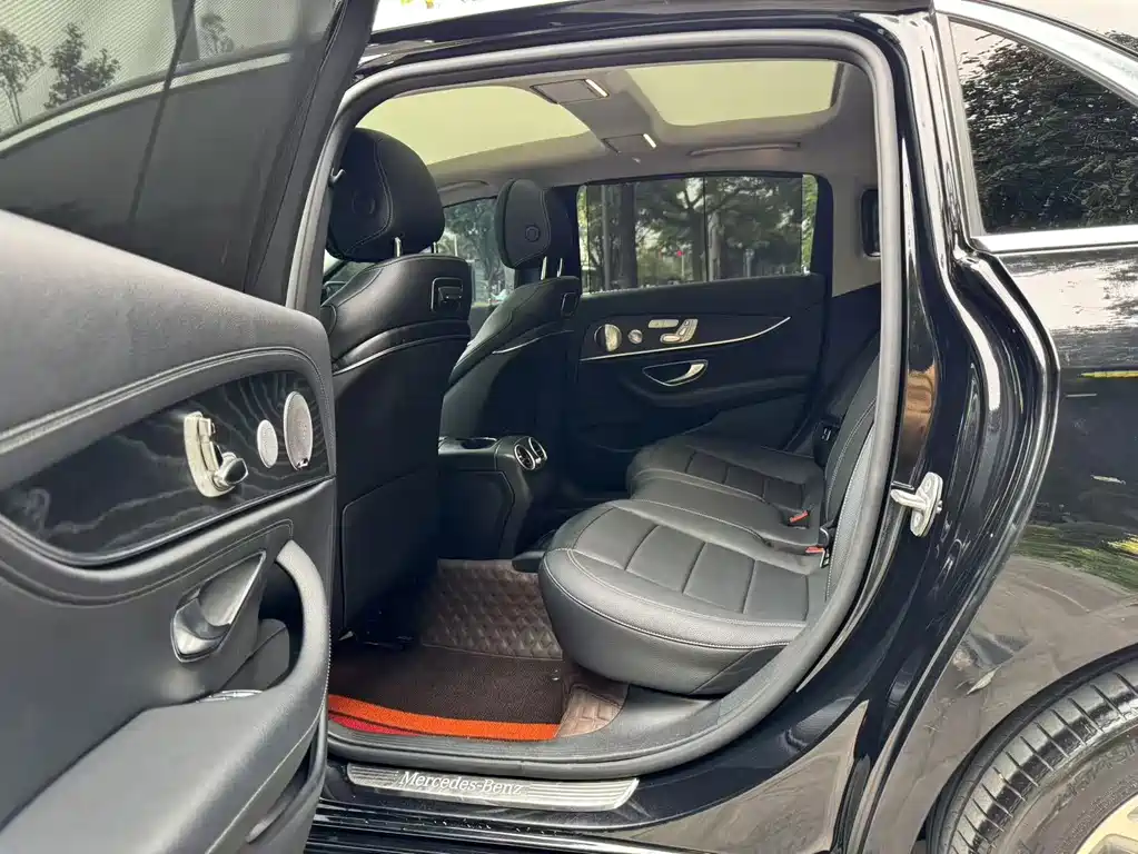 Mercedes-Benz E-Class — миниатюра 11