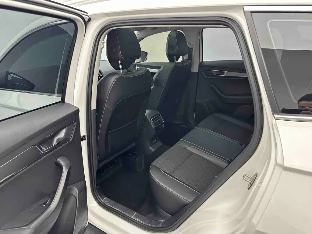 Skoda Karoq — миниатюра 12