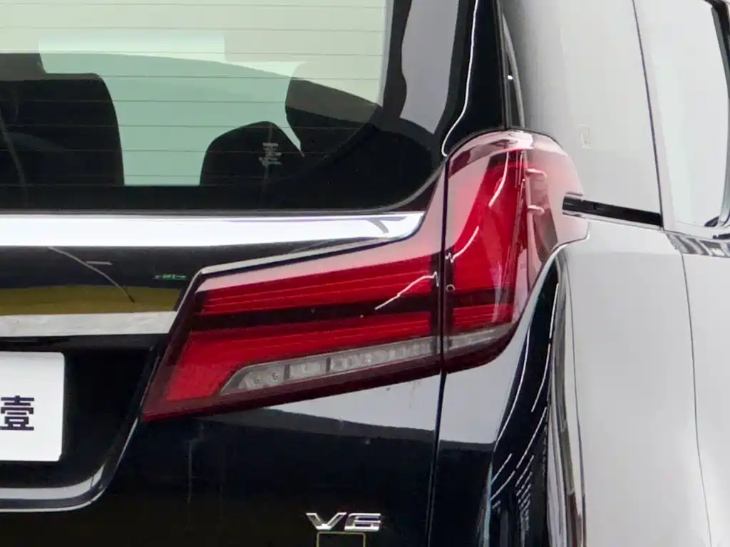 Toyota Alphard — миниатюра 6
