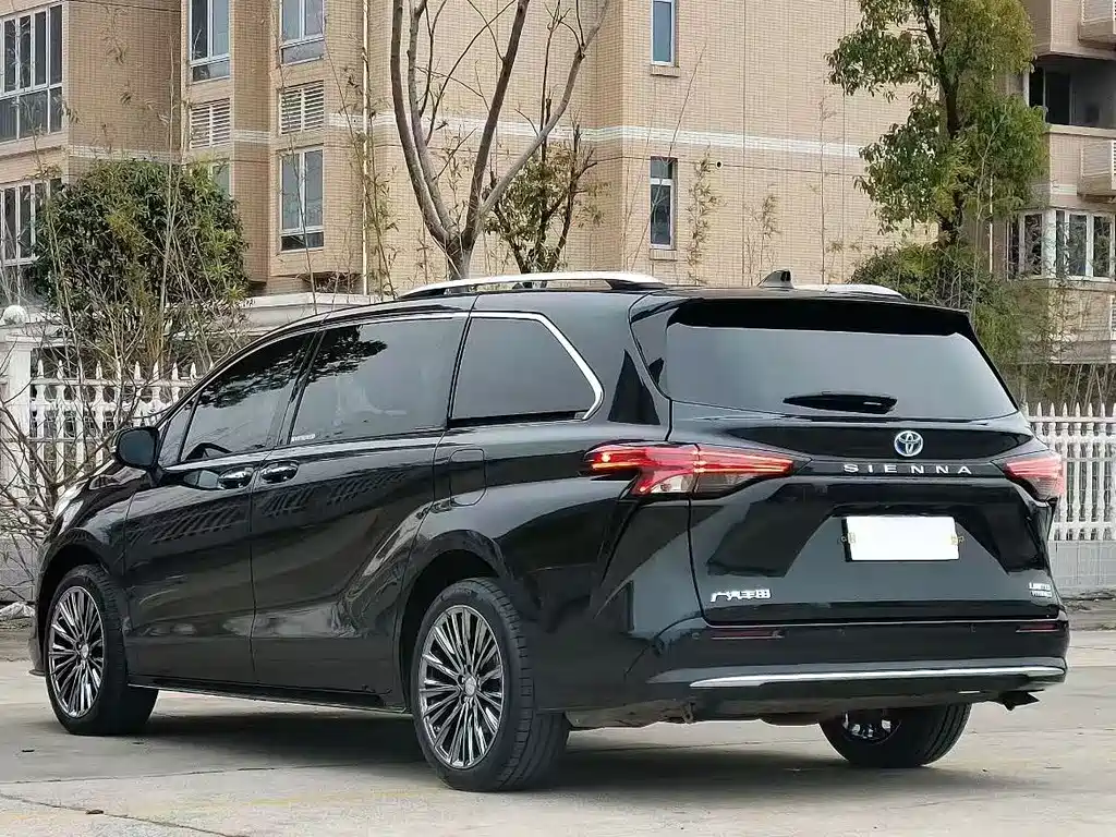 TOYOTA SIENNA