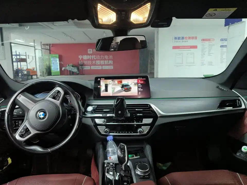 BMW 5 Series — миниатюра 4