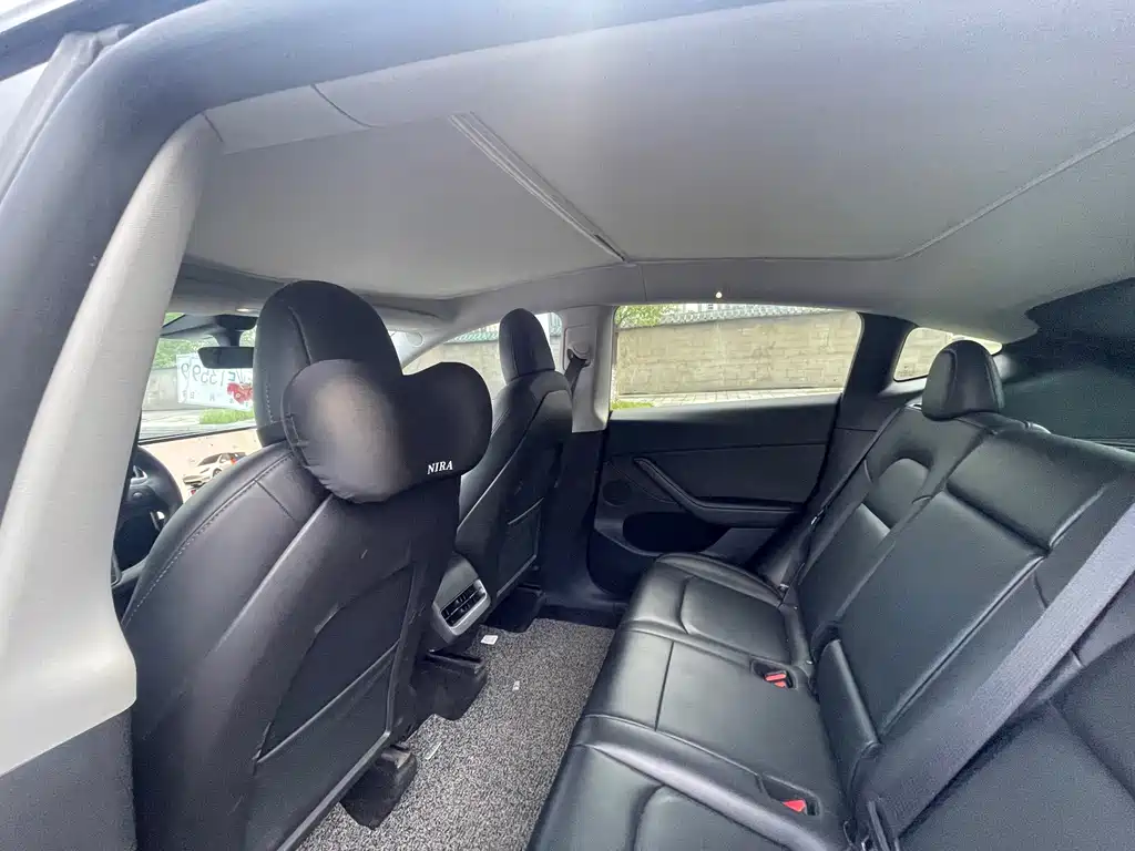 Tesla Model Y — миниатюра 8