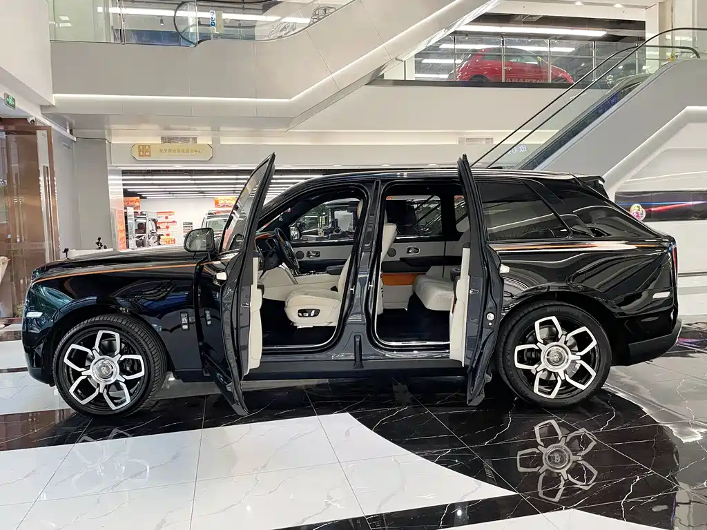 Rolls-Royce Cullinan — миниатюра 6