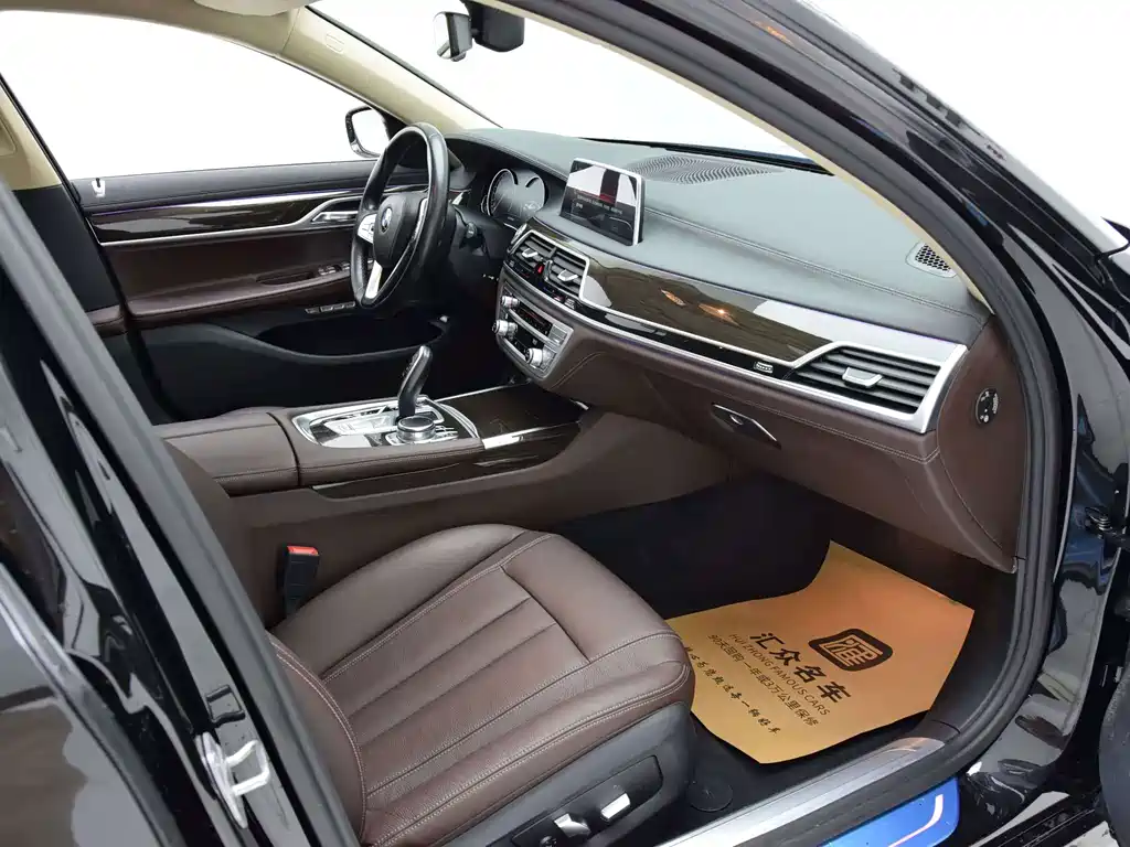 BMW 7 Series — миниатюра 8