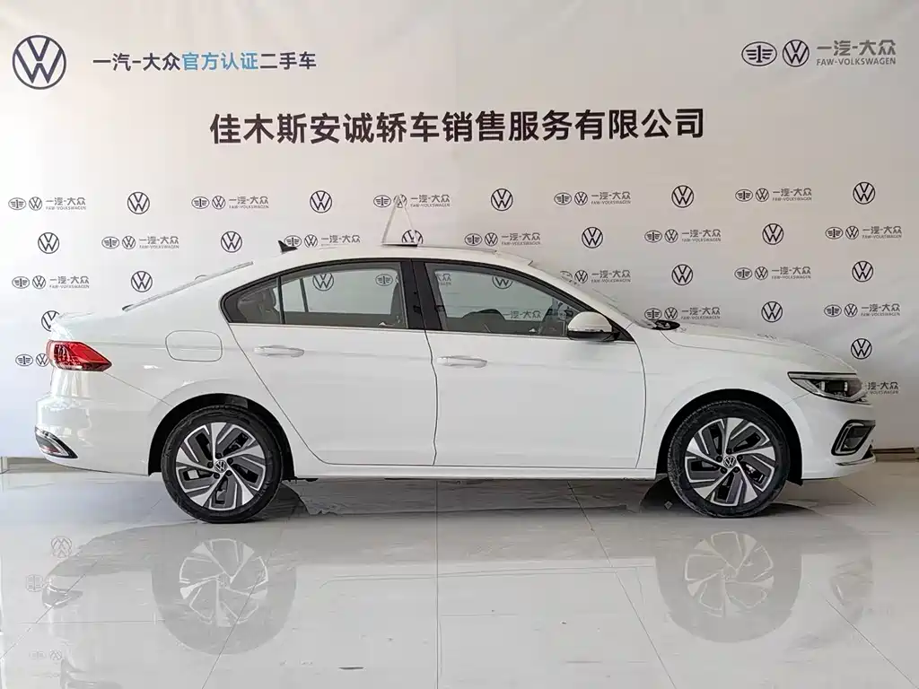 Volkswagen Bora 2026 200TSI DSG