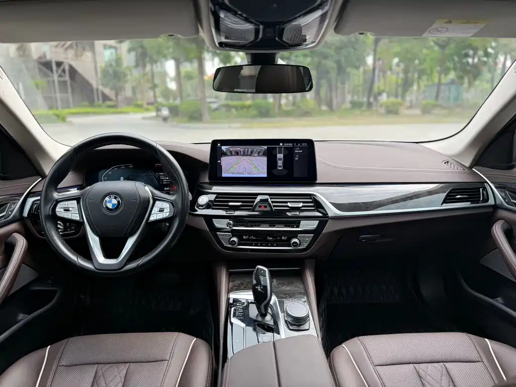 BMW 5 Series — миниатюра 8