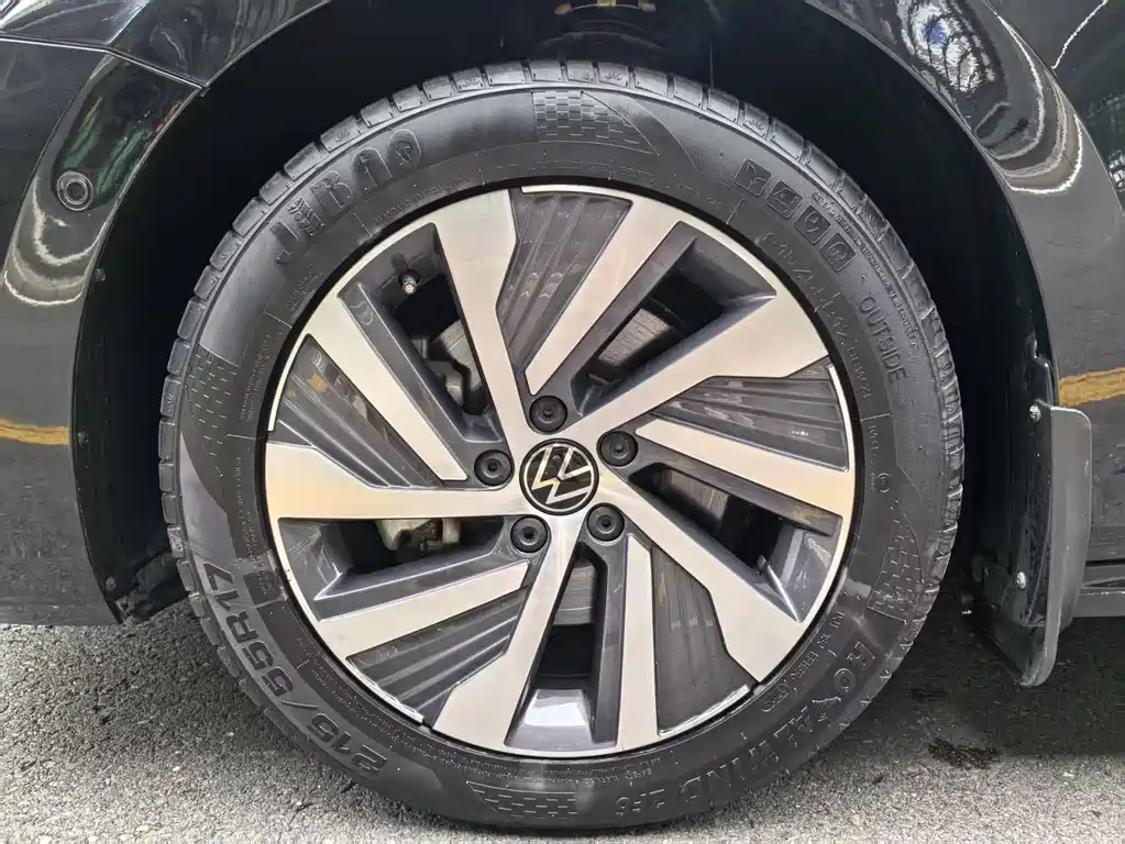Volkswagen Passat PHEV — миниатюра 15