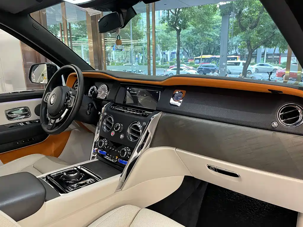 Rolls-Royce Cullinan — миниатюра 11