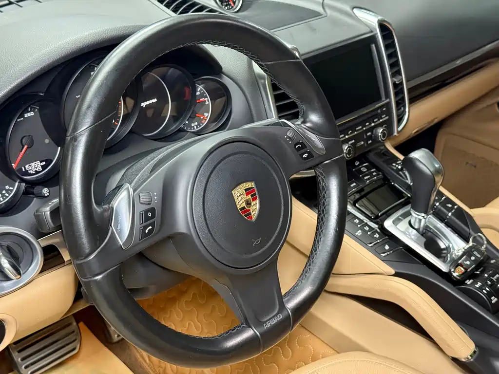 Porsche Cayenne — миниатюра 16
