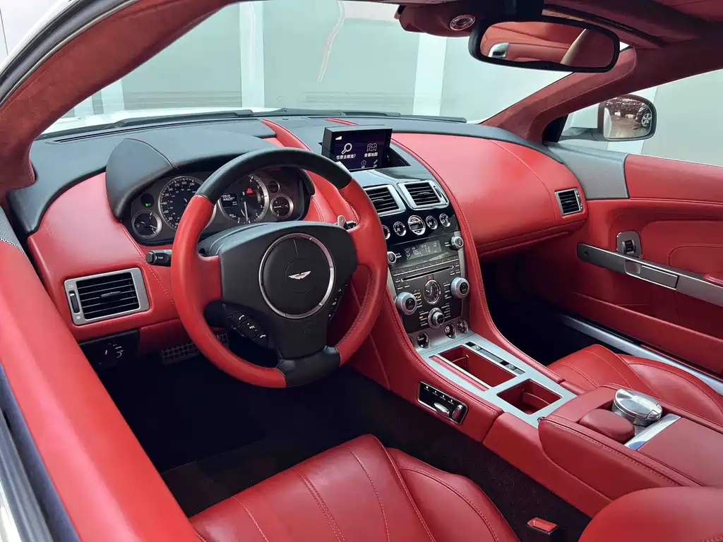 Aston Martin DB9 — миниатюра 13