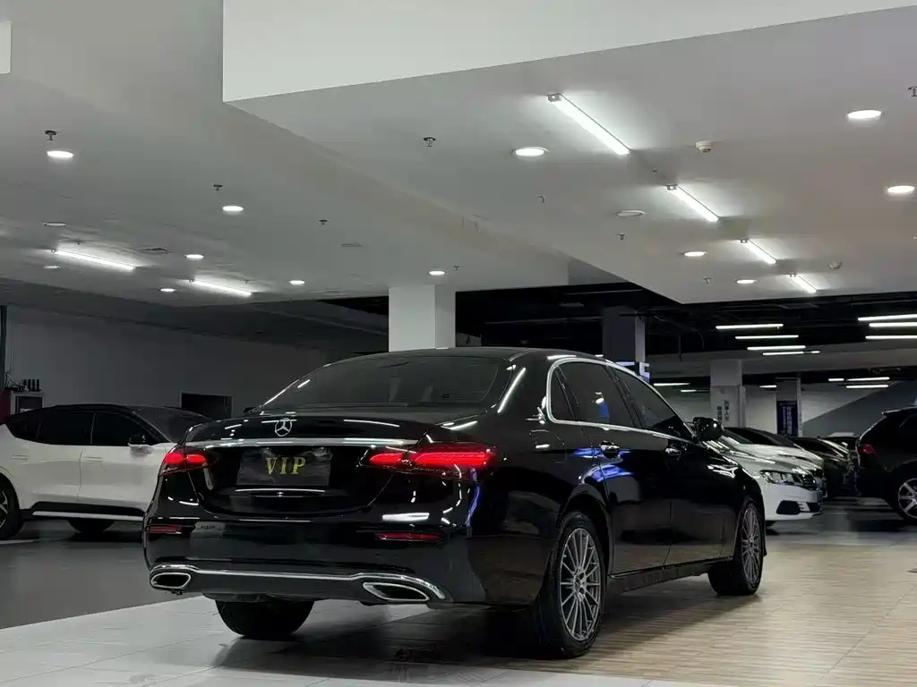 Mercedes-Benz E-Class — миниатюра 8