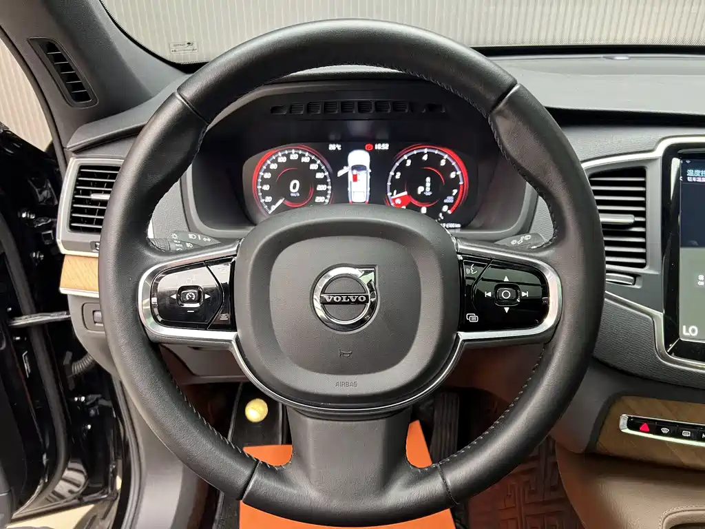 Volvo XC90 — миниатюра 12