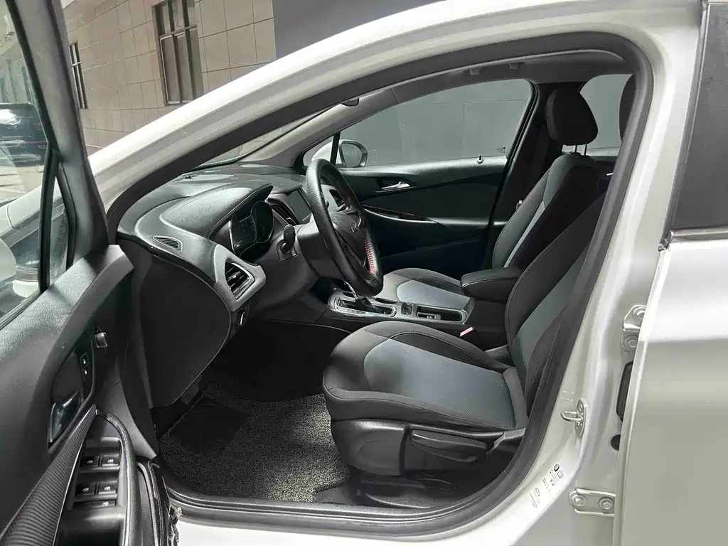 Chevrolet Cruze — миниатюра 11