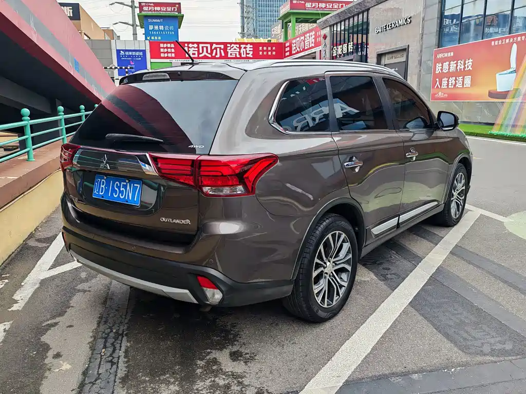Mitsubishi Outlander — миниатюра 5