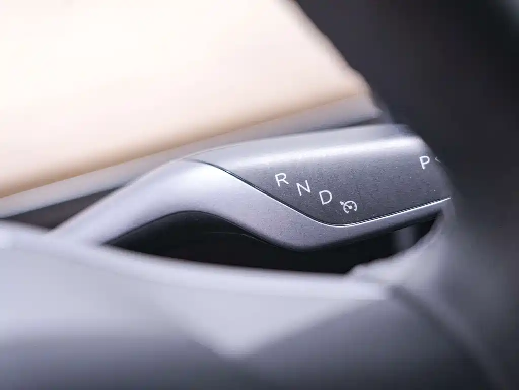 Tesla Model Y — миниатюра 11