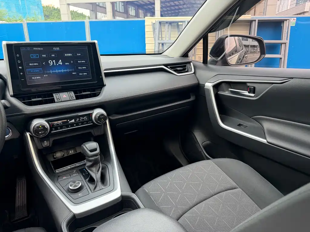 Toyota RAV4 — миниатюра 8