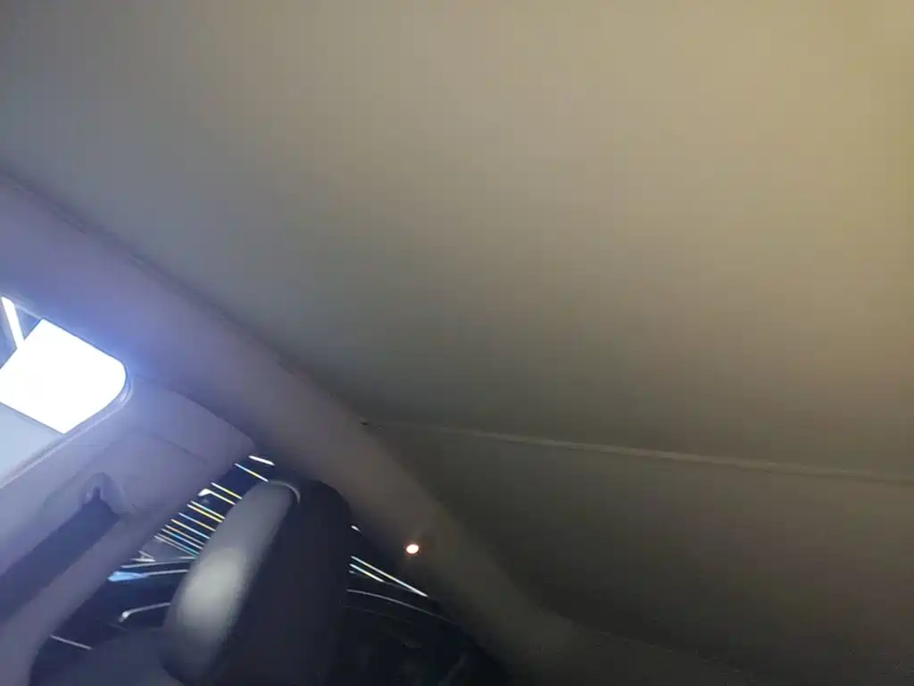 Tesla Model Y — миниатюра 18